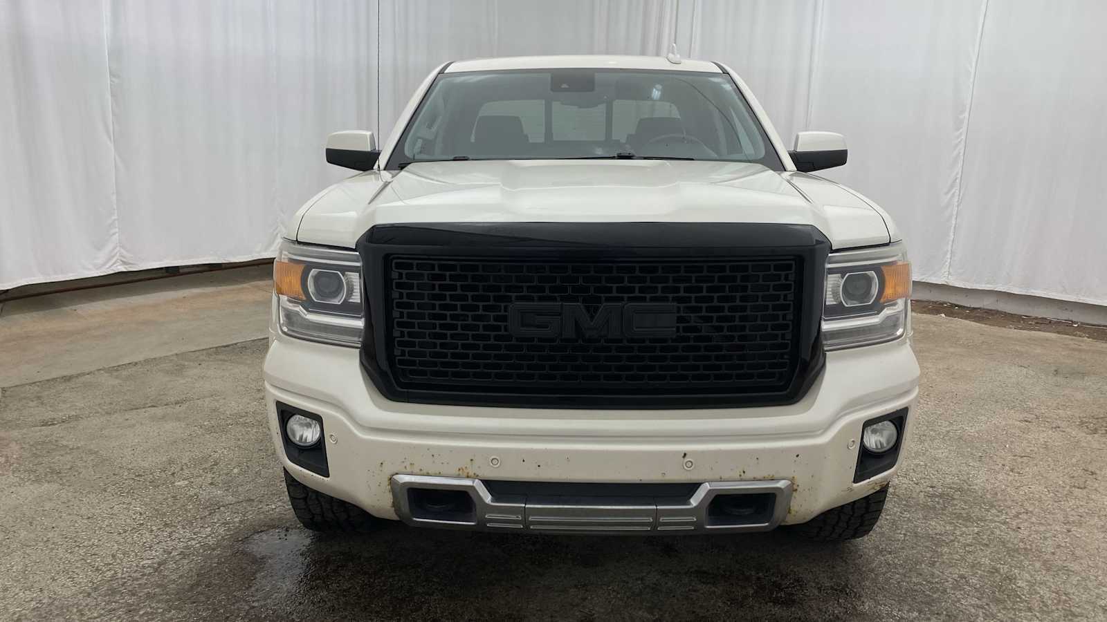 2015 GMC Sierra 1500 Denali 4WD Crew Cab 143.5 38