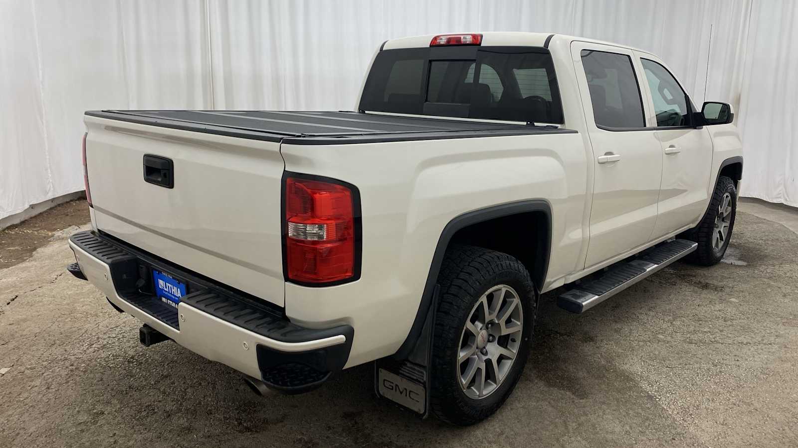 2015 GMC Sierra 1500 Denali 4WD Crew Cab 143.5 35