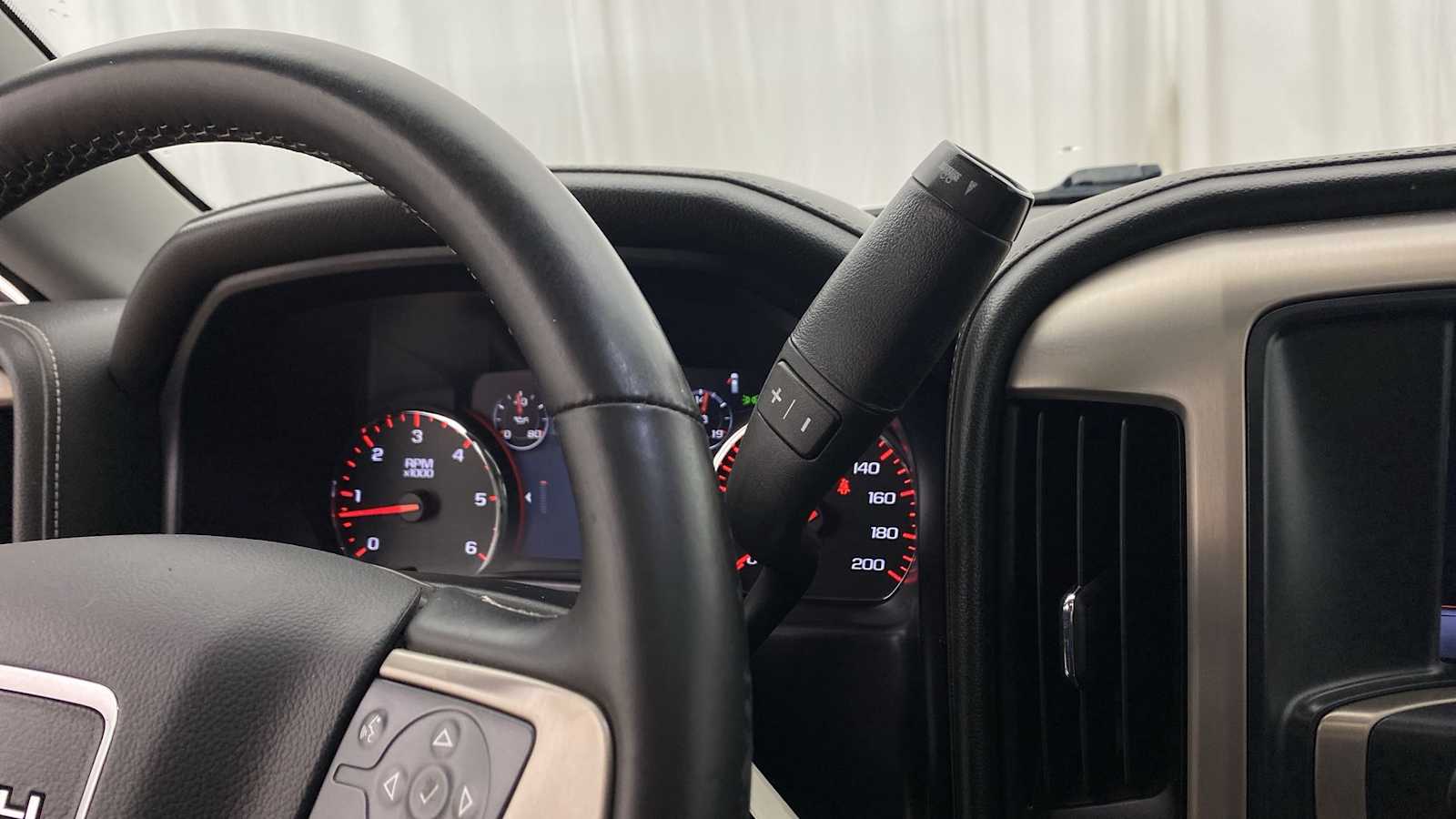 2015 GMC Sierra 1500 Denali 4WD Crew Cab 143.5 20