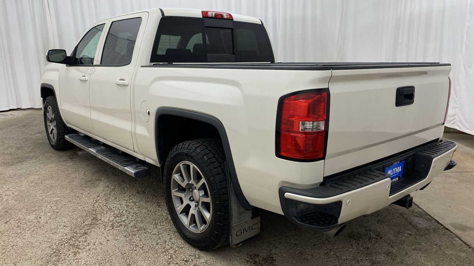 2015 GMC Sierra 1500 Denali 4WD Crew Cab 143.5 33