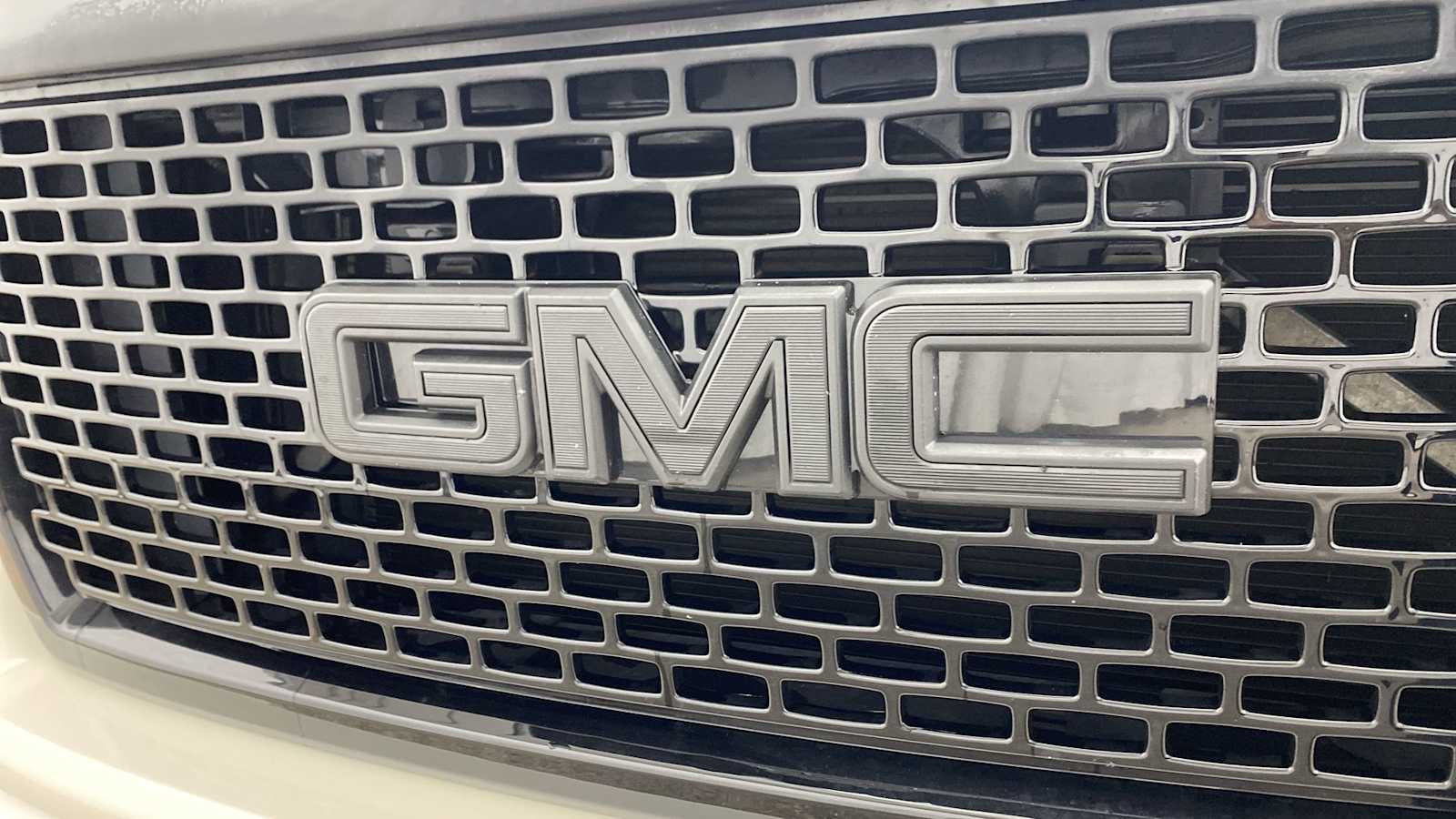 2015 GMC Sierra 1500 Denali 4WD Crew Cab 143.5 40