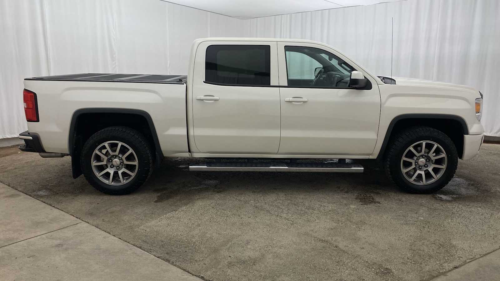 2015 GMC Sierra 1500 Denali 4WD Crew Cab 143.5 36