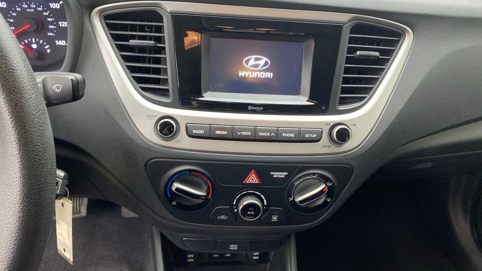 2020 Hyundai Accent SE 16