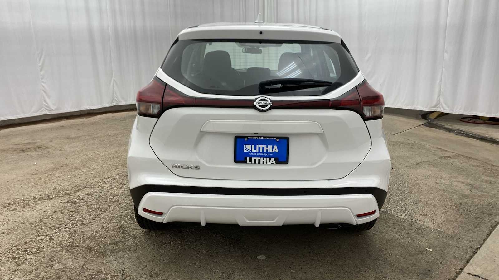 2021 Nissan Kicks S 29