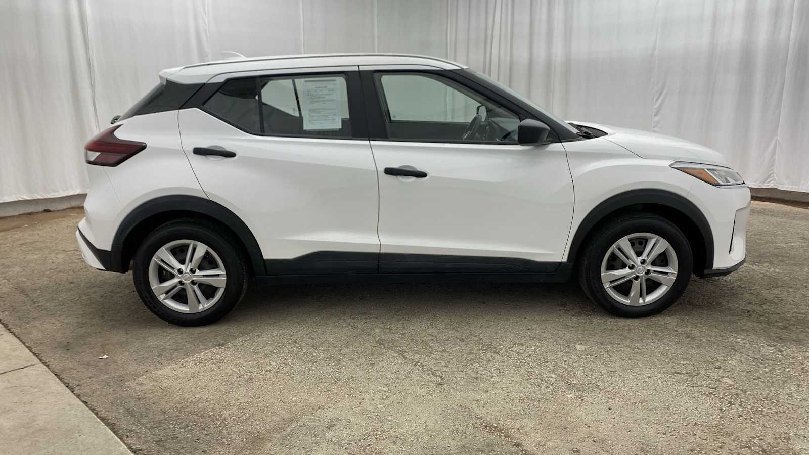 2021 Nissan Kicks S 31