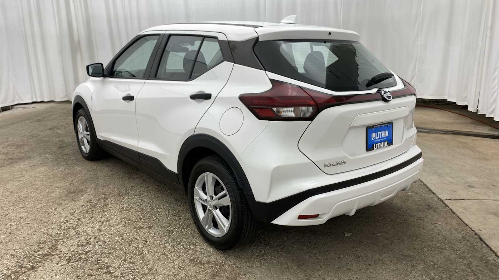 2021 Nissan Kicks S 28