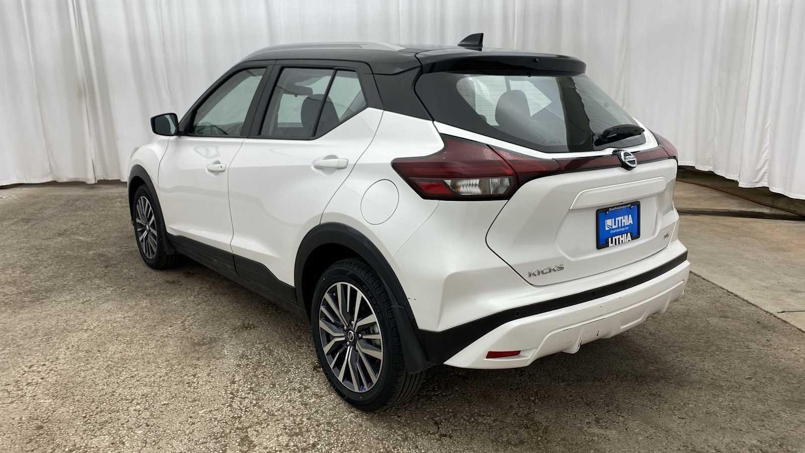 2021 Nissan Kicks SV 28