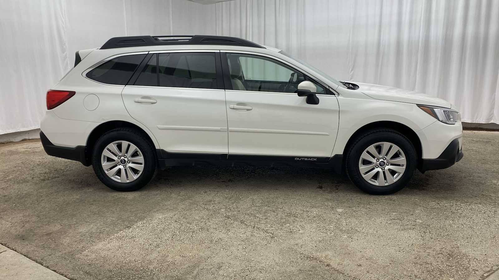 2018 Subaru Outback Premium 32