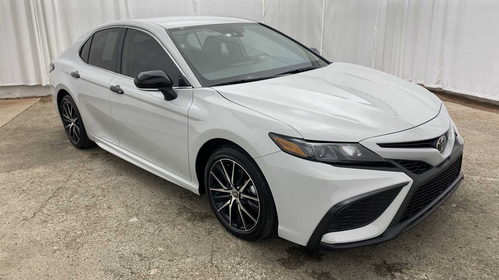 2024 Toyota Camry SE 34