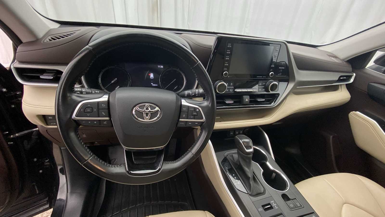 2021 Toyota Highlander XLE 3