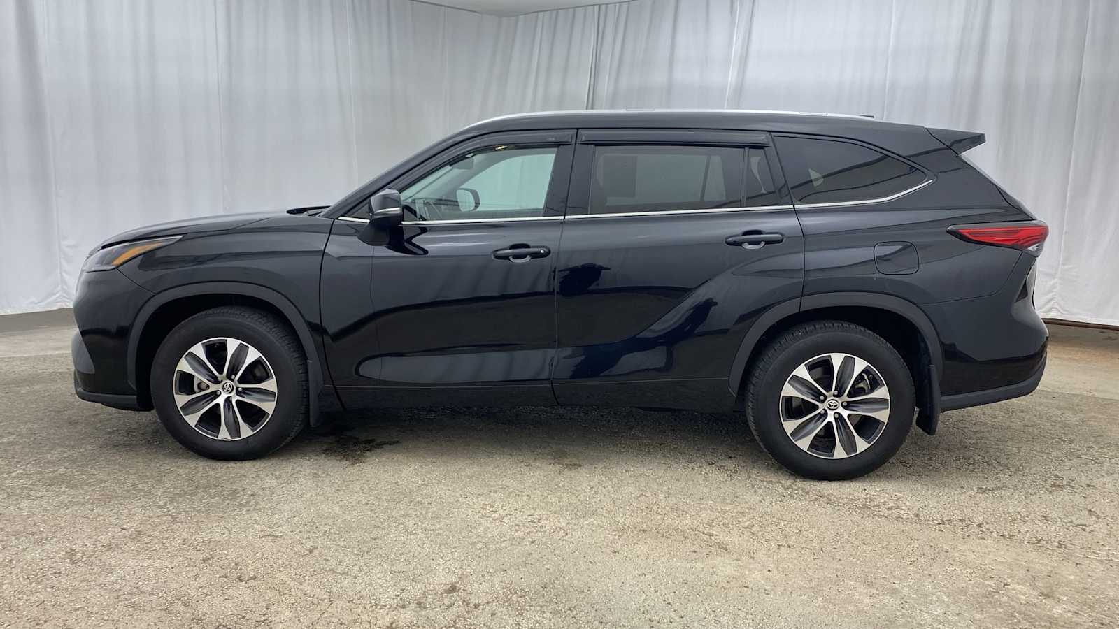 2021 Toyota Highlander XLE 33