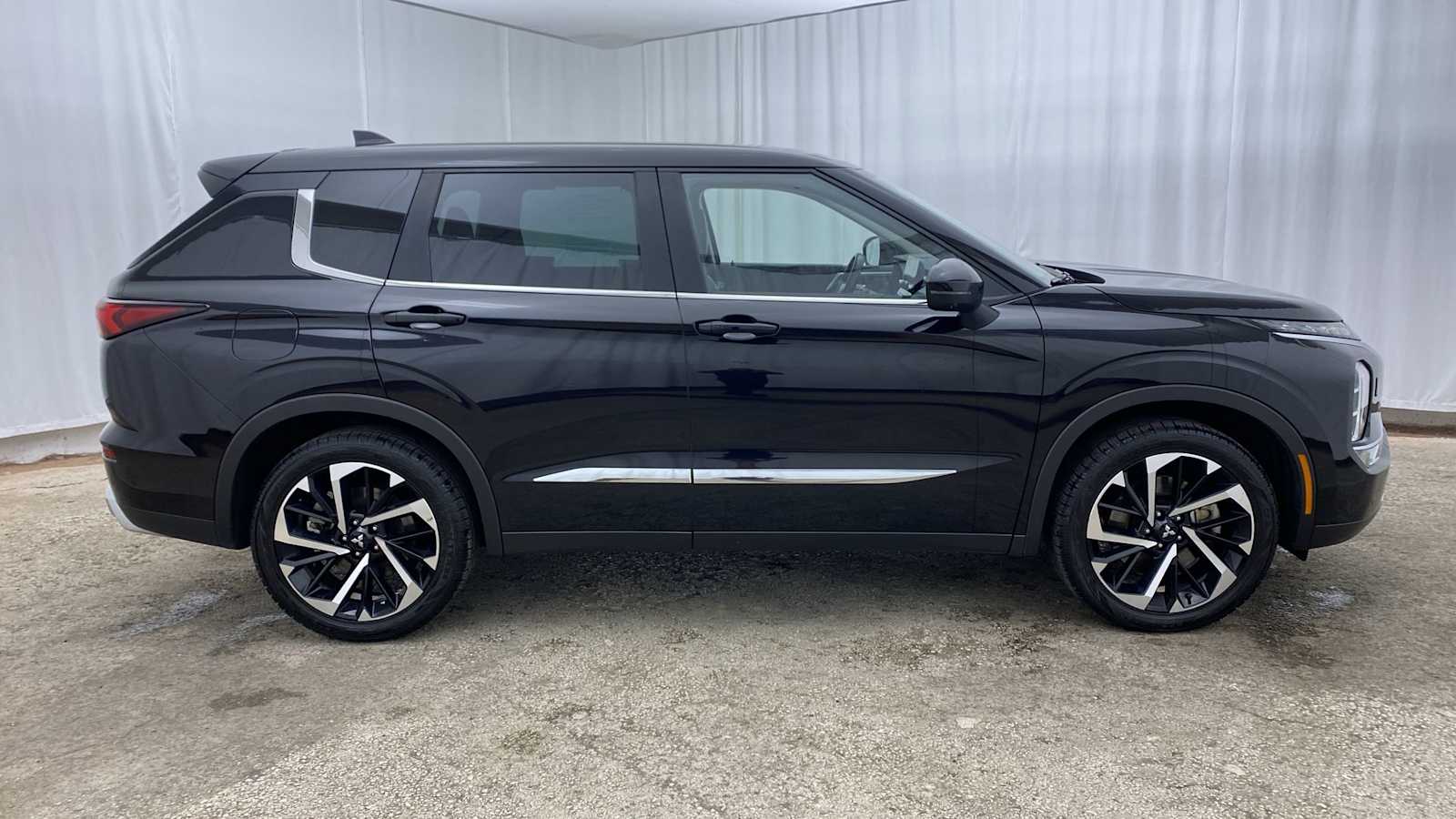 2023 Mitsubishi Outlander SE 34