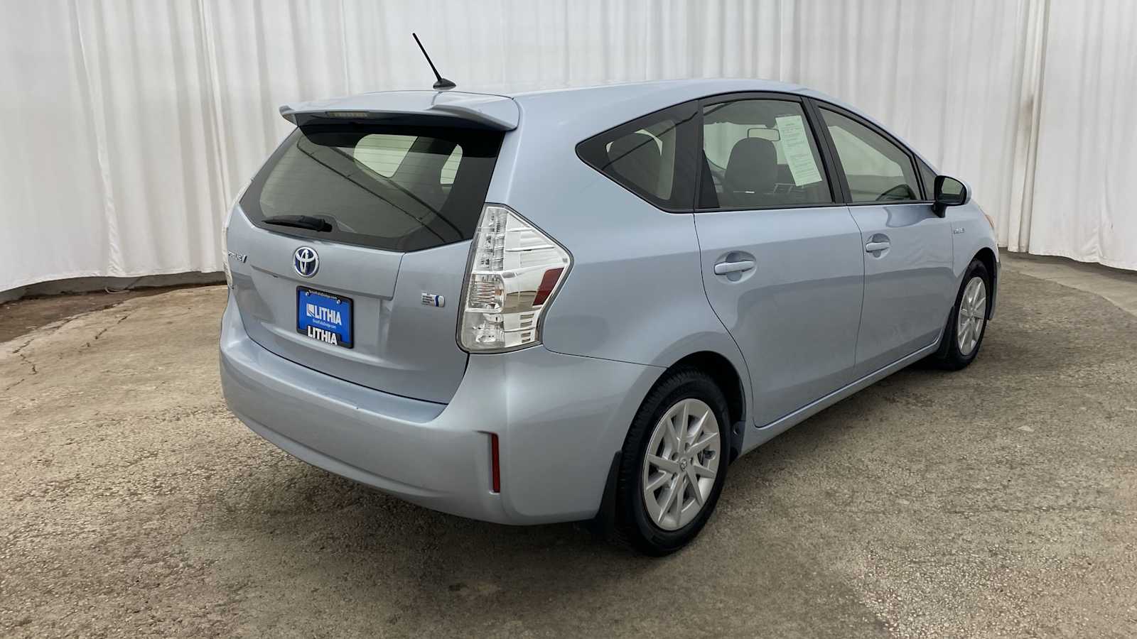 2014 Toyota Prius V Two 31