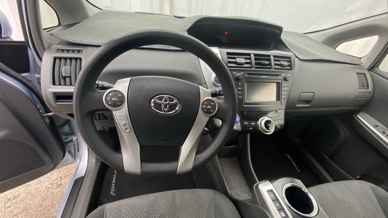 2014 Toyota Prius V Two 3