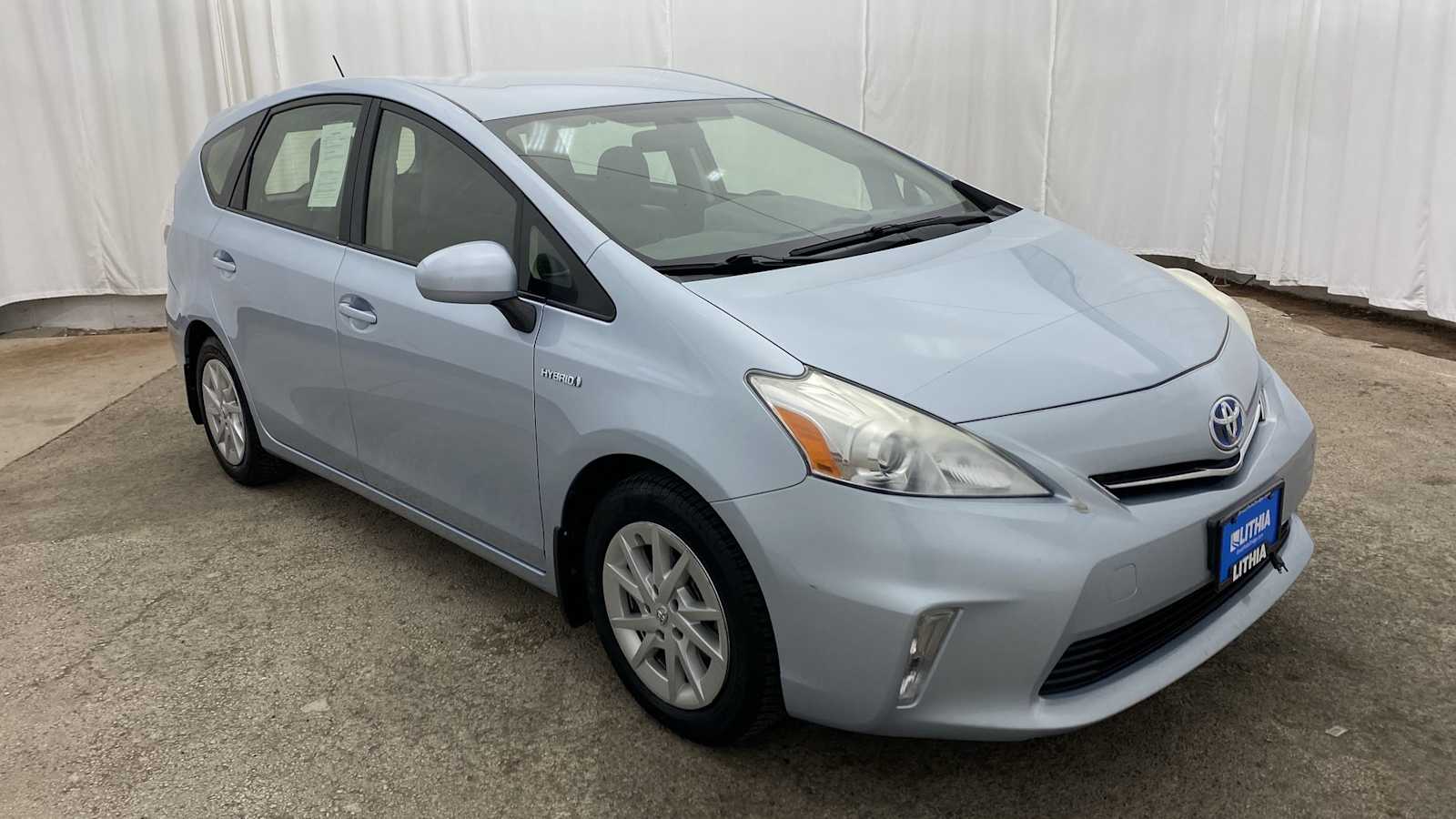 2014 Toyota Prius V Two 33