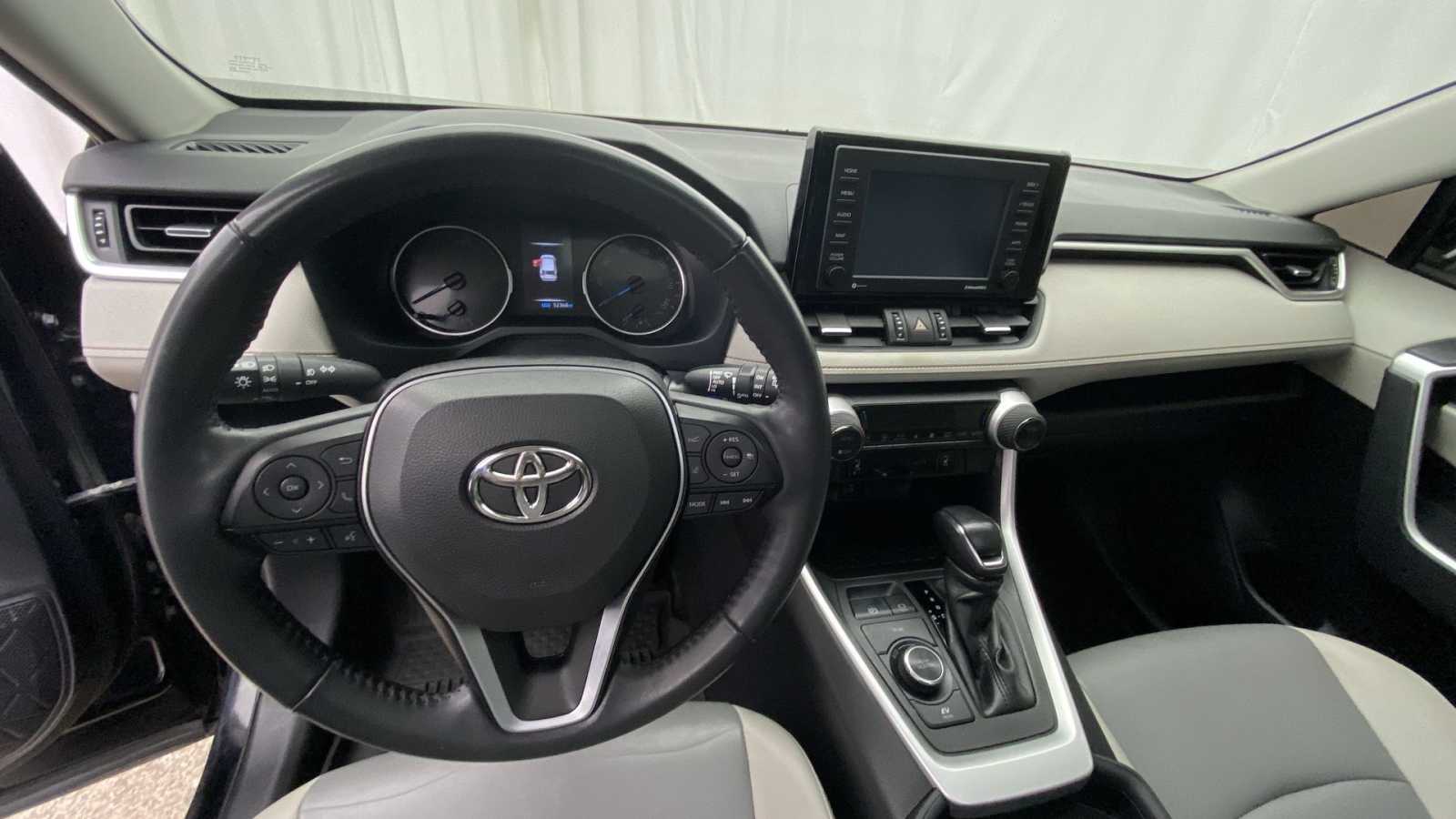 2021 Toyota RAV4 Hybrid XLE Premium 3