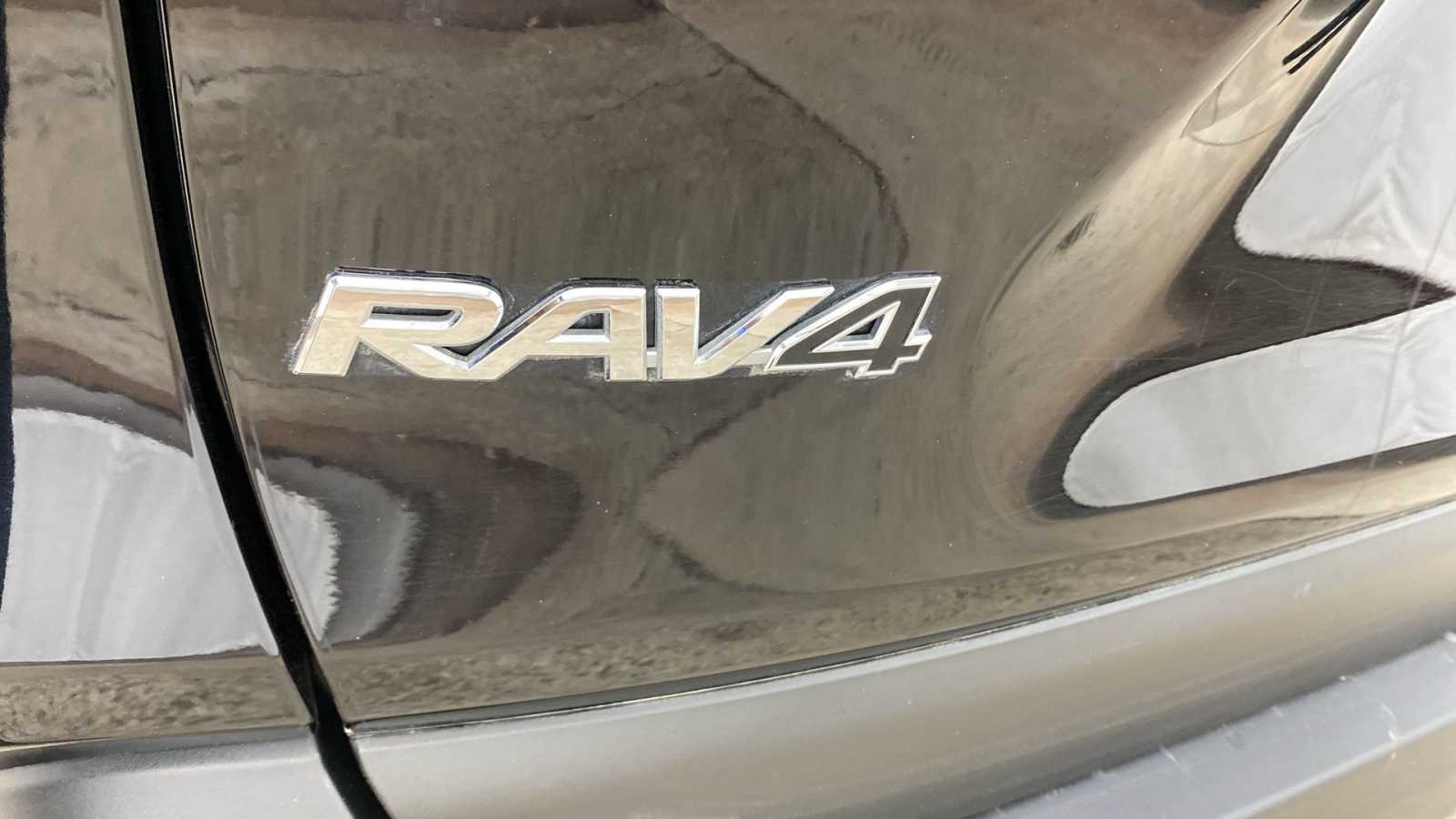 2021 Toyota RAV4 Hybrid XLE Premium 41
