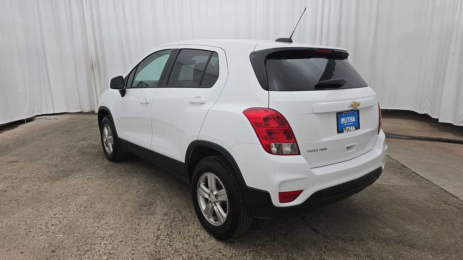 2022 Chevrolet Trax LS 28