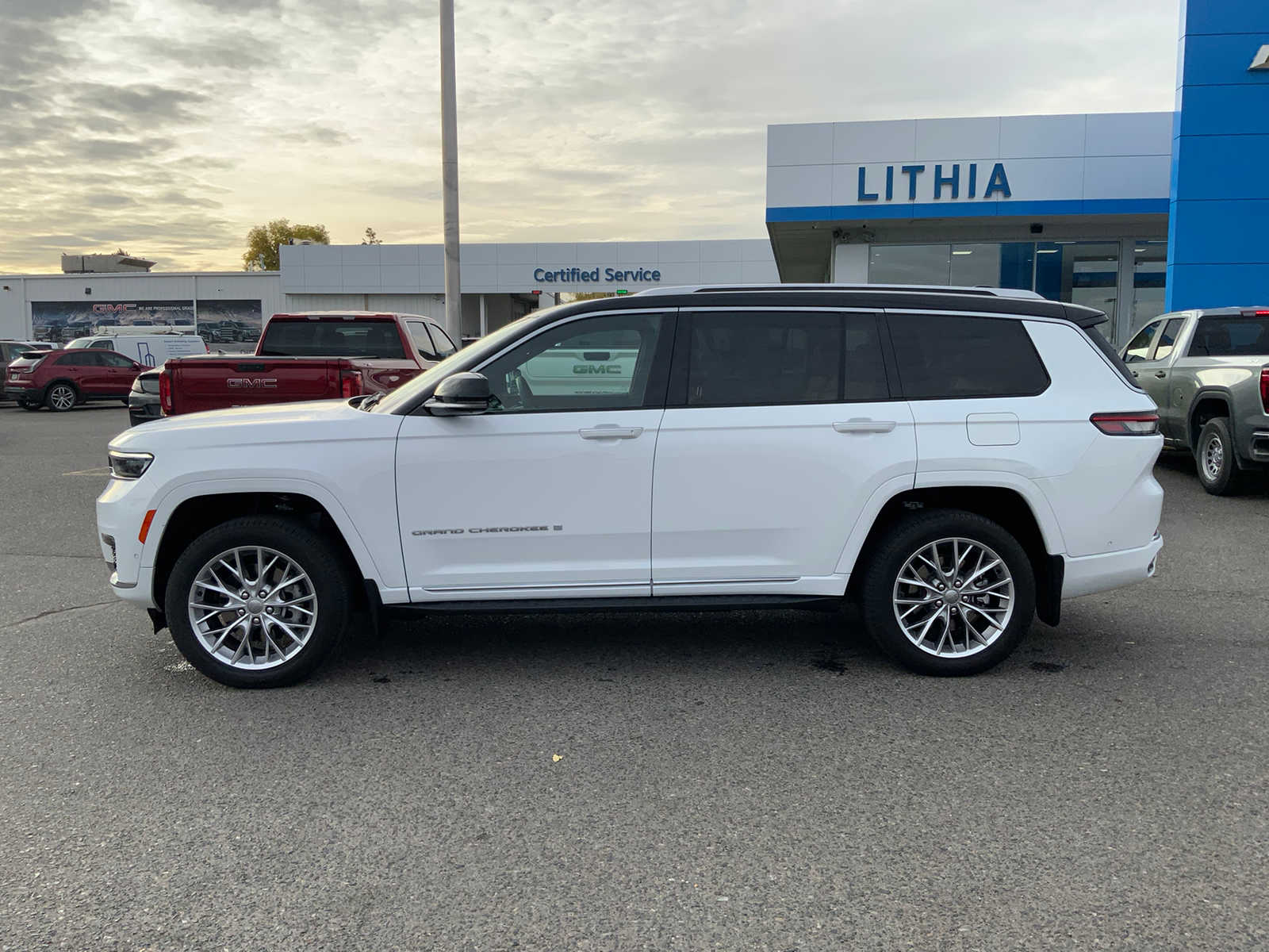 2023 Jeep Grand Cherokee L Summit 2