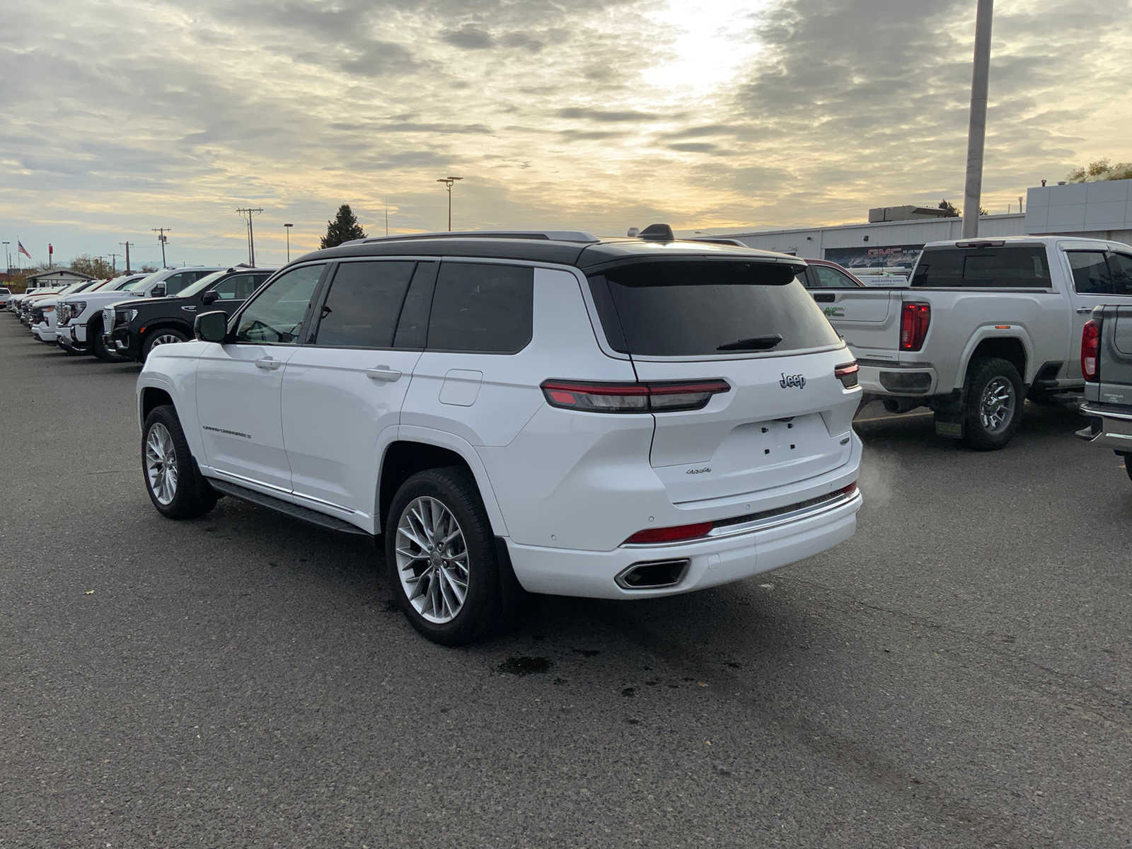 2023 Jeep Grand Cherokee L Summit 3