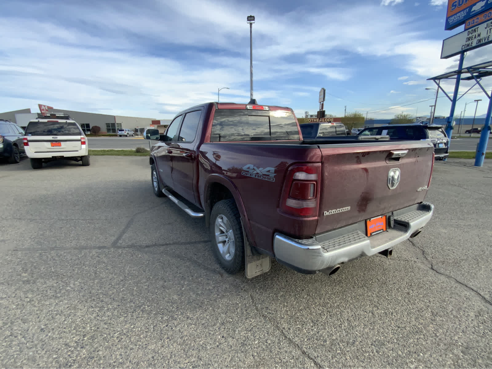 2019 Ram 1500 Laramie 4x4 Crew Cab 57 Box 3
