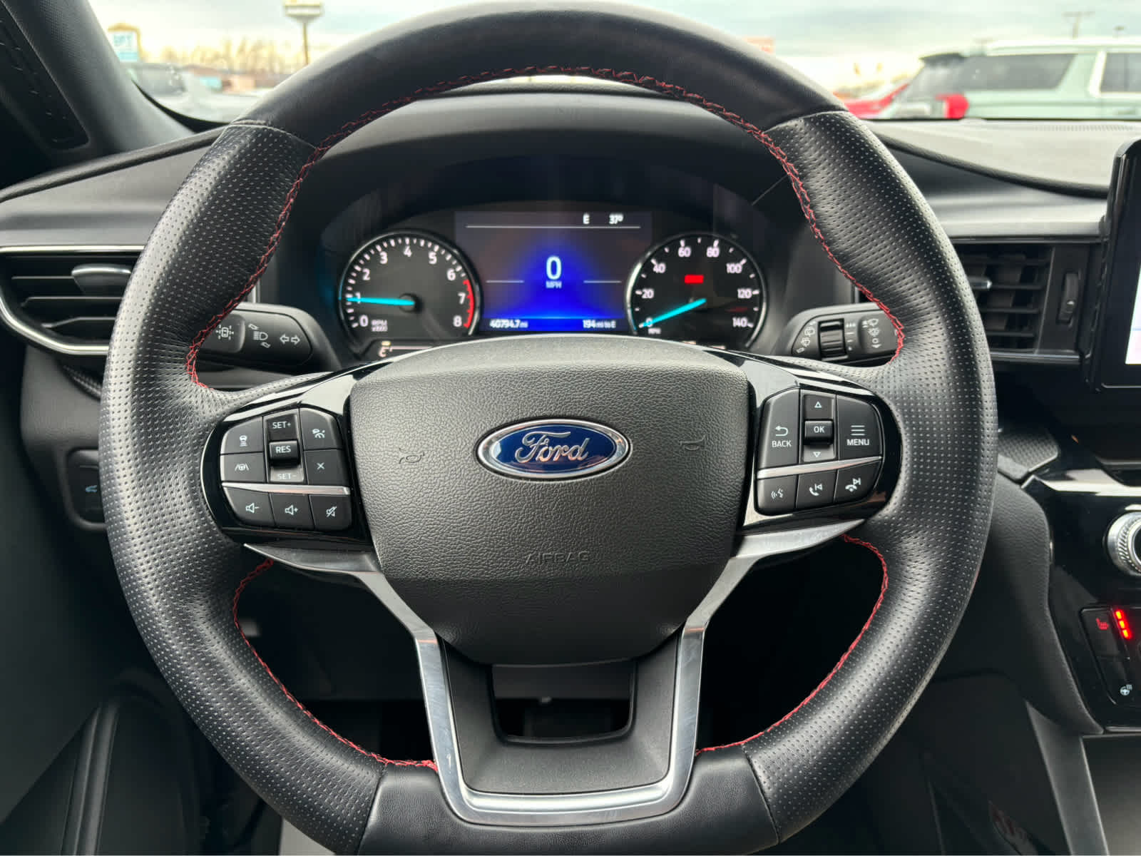 2022 Ford Explorer ST-Line 15