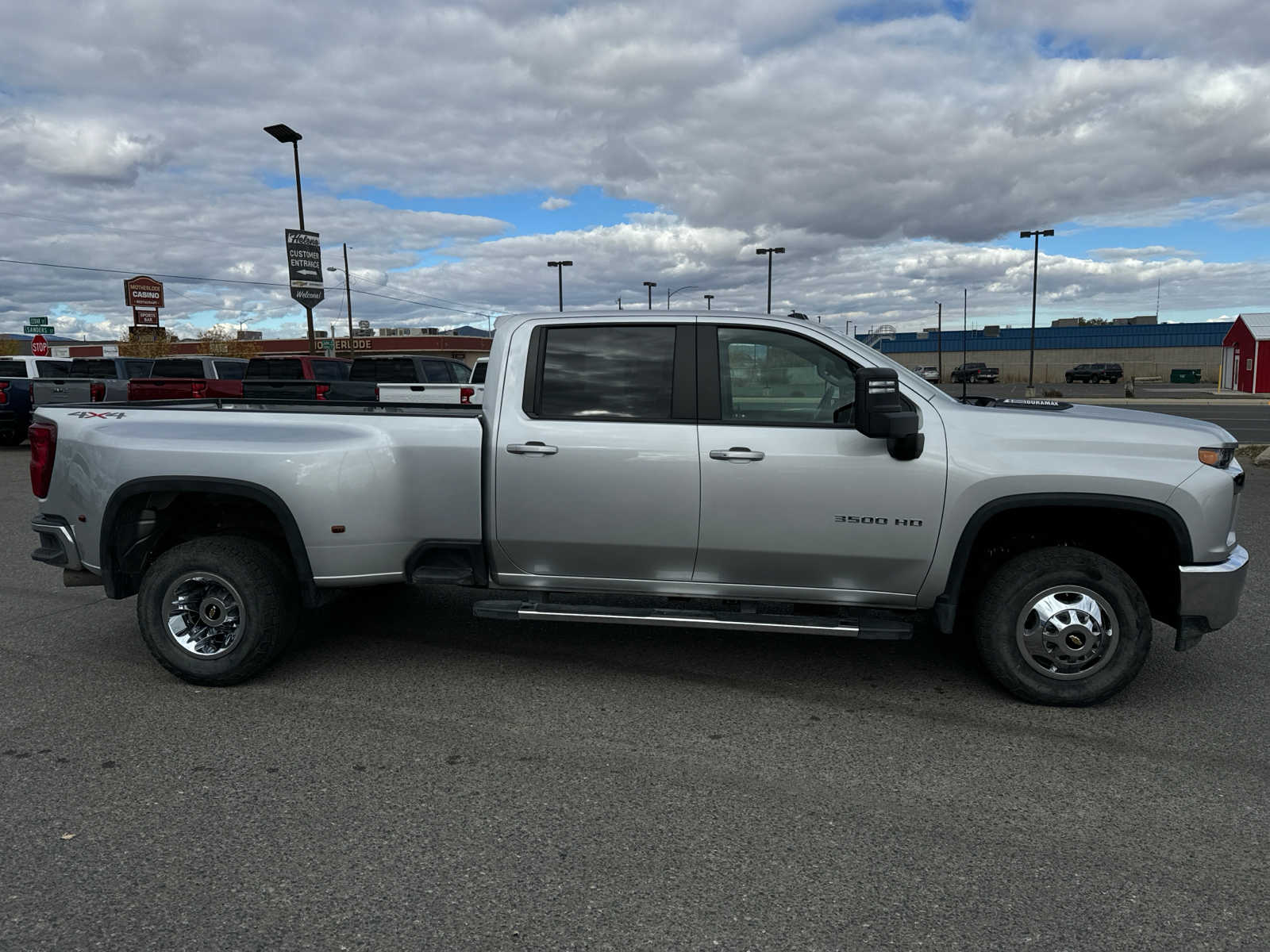 2022 Chevrolet Silverado 3500HD LT 4WD Crew Cab 172 9