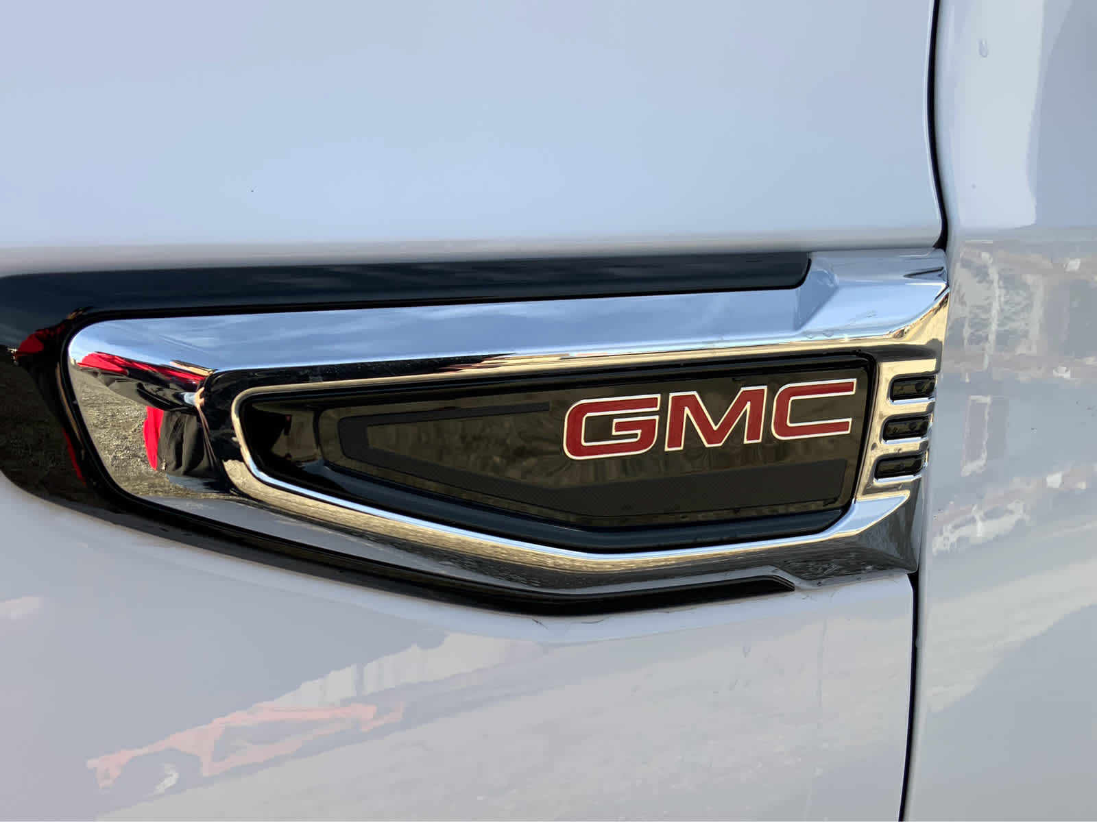 2025 GMC Yukon XL Elevation 2