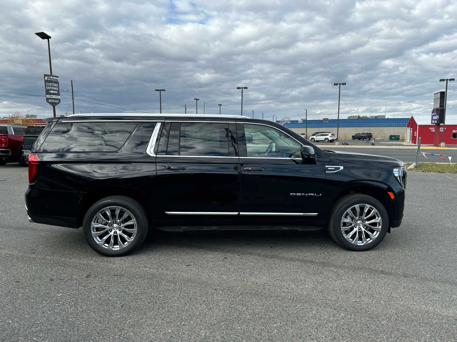 2024 GMC Yukon XL Denali 10