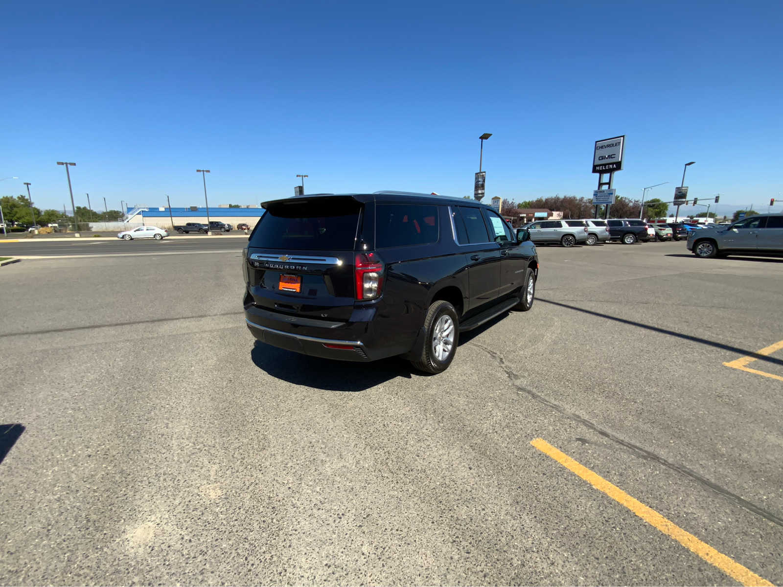 2024 Chevrolet Suburban LT 8