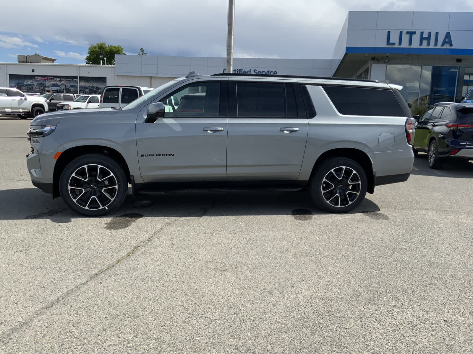 2024 Chevrolet Suburban RST 2