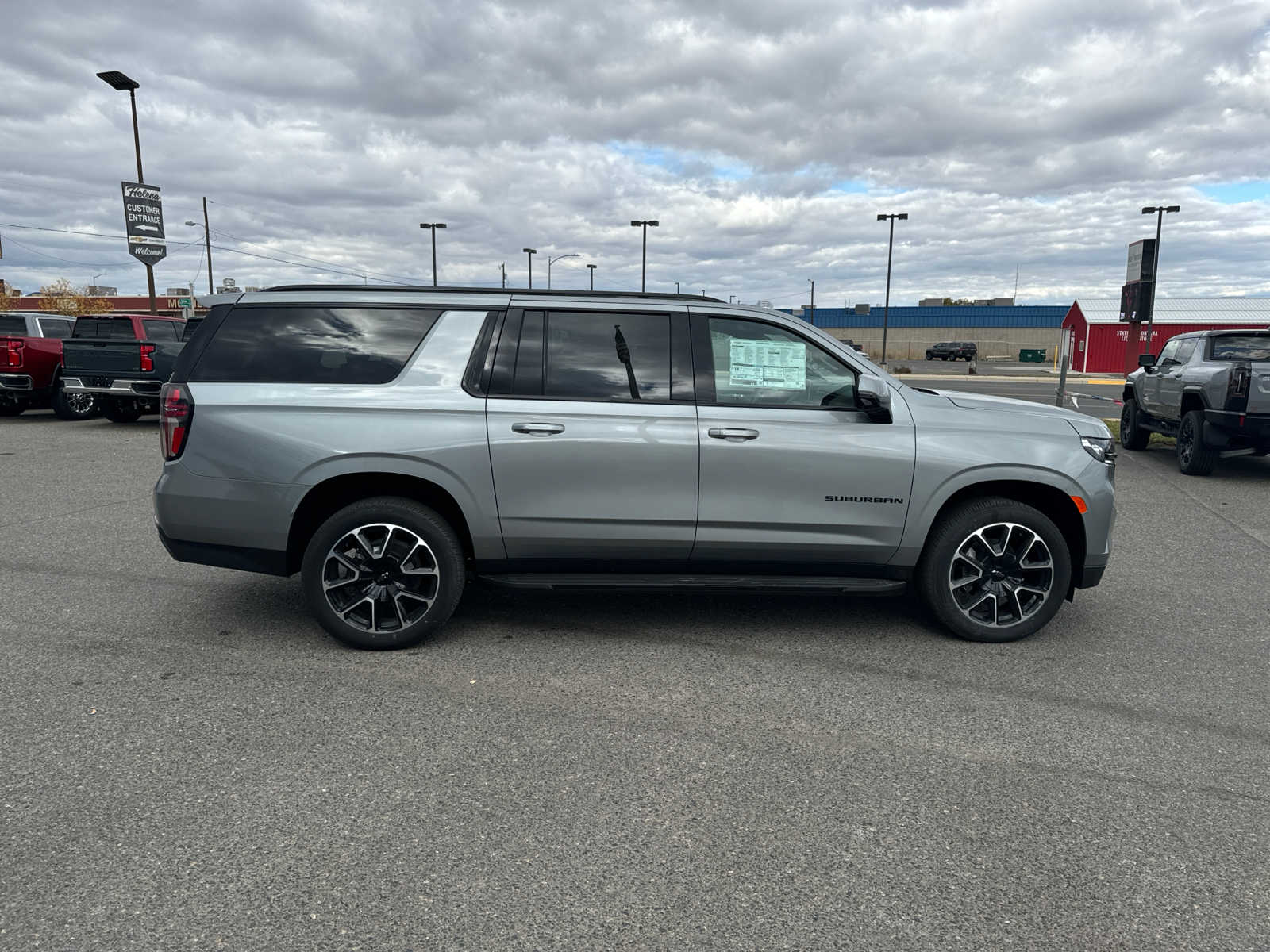 2024 Chevrolet Suburban RST 12