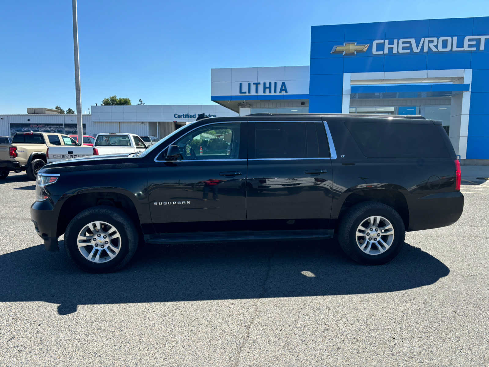 2016 Chevrolet Suburban LT 2