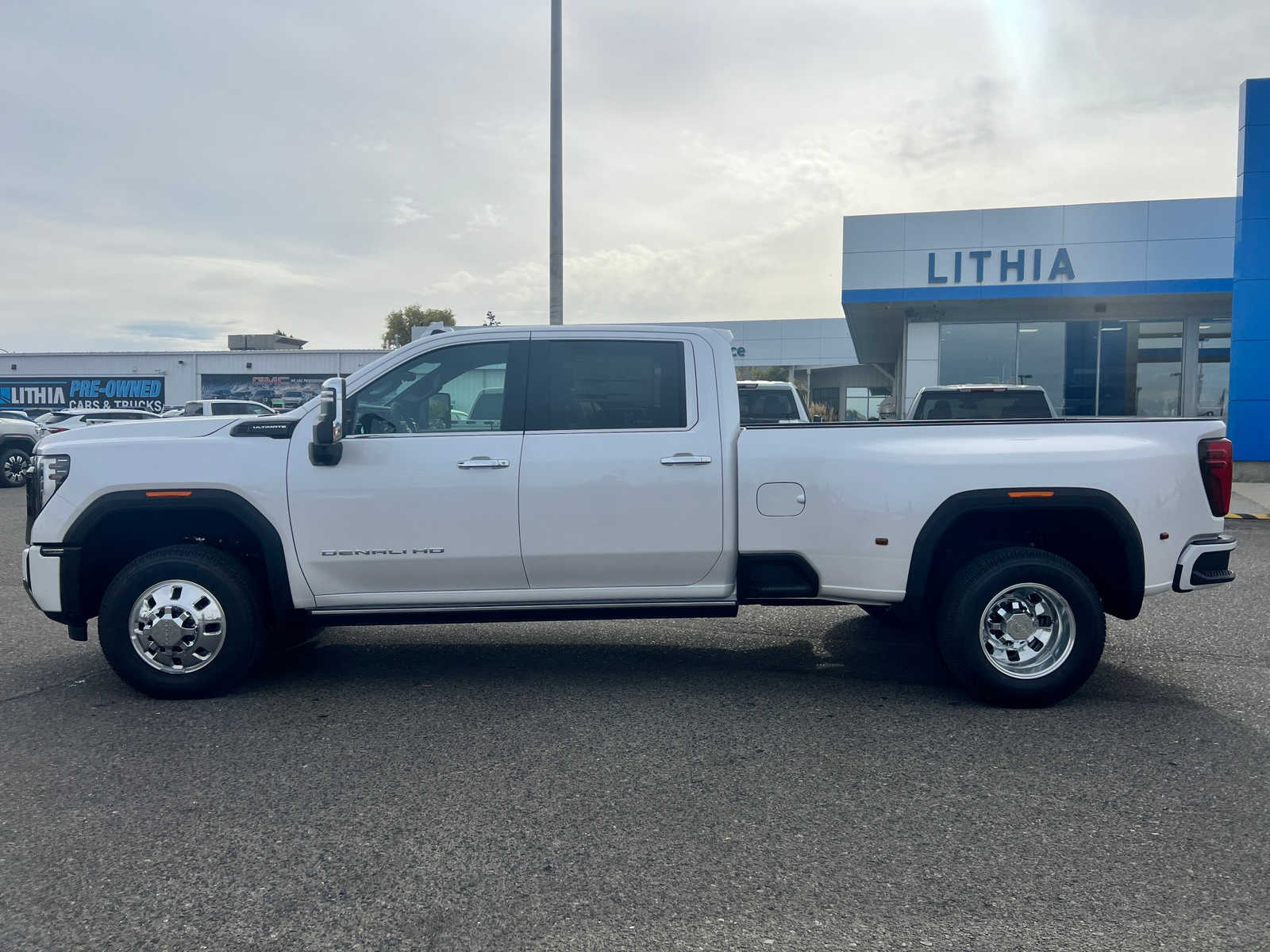 2025 GMC Sierra 3500HD Denali Ultimate 4WD Crew Cab 172 3