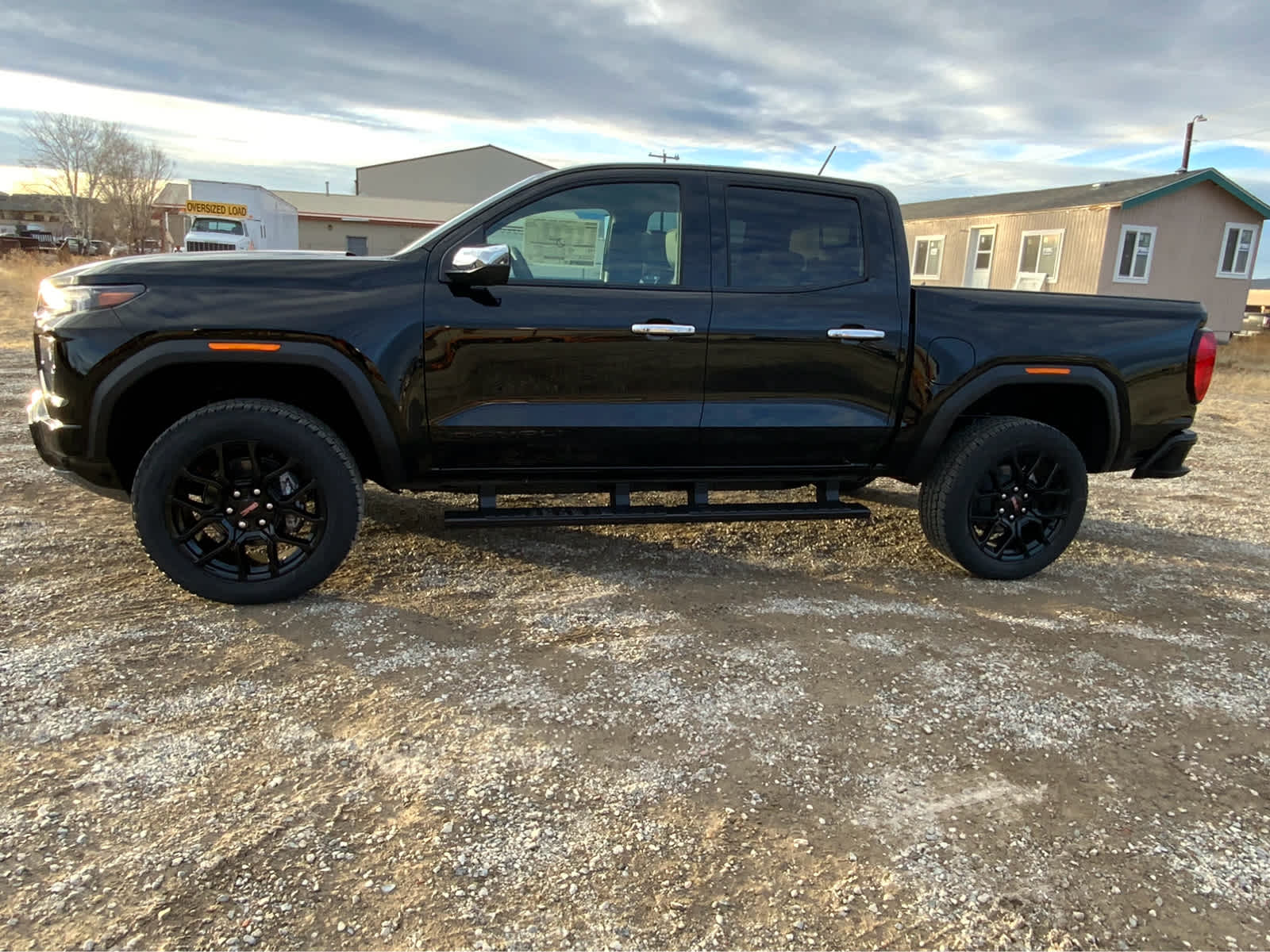 2024 GMC Canyon 4WD Denali Crew Cab 2