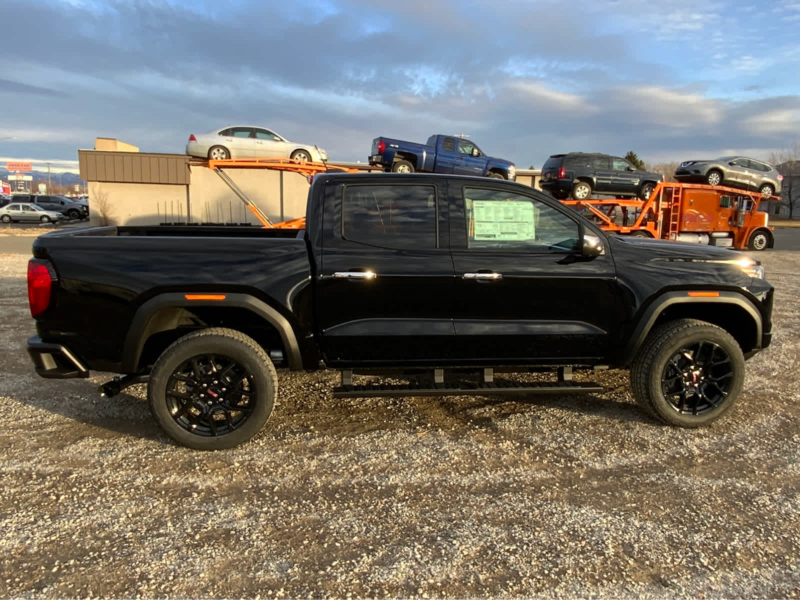 2024 GMC Canyon 4WD Denali Crew Cab 8