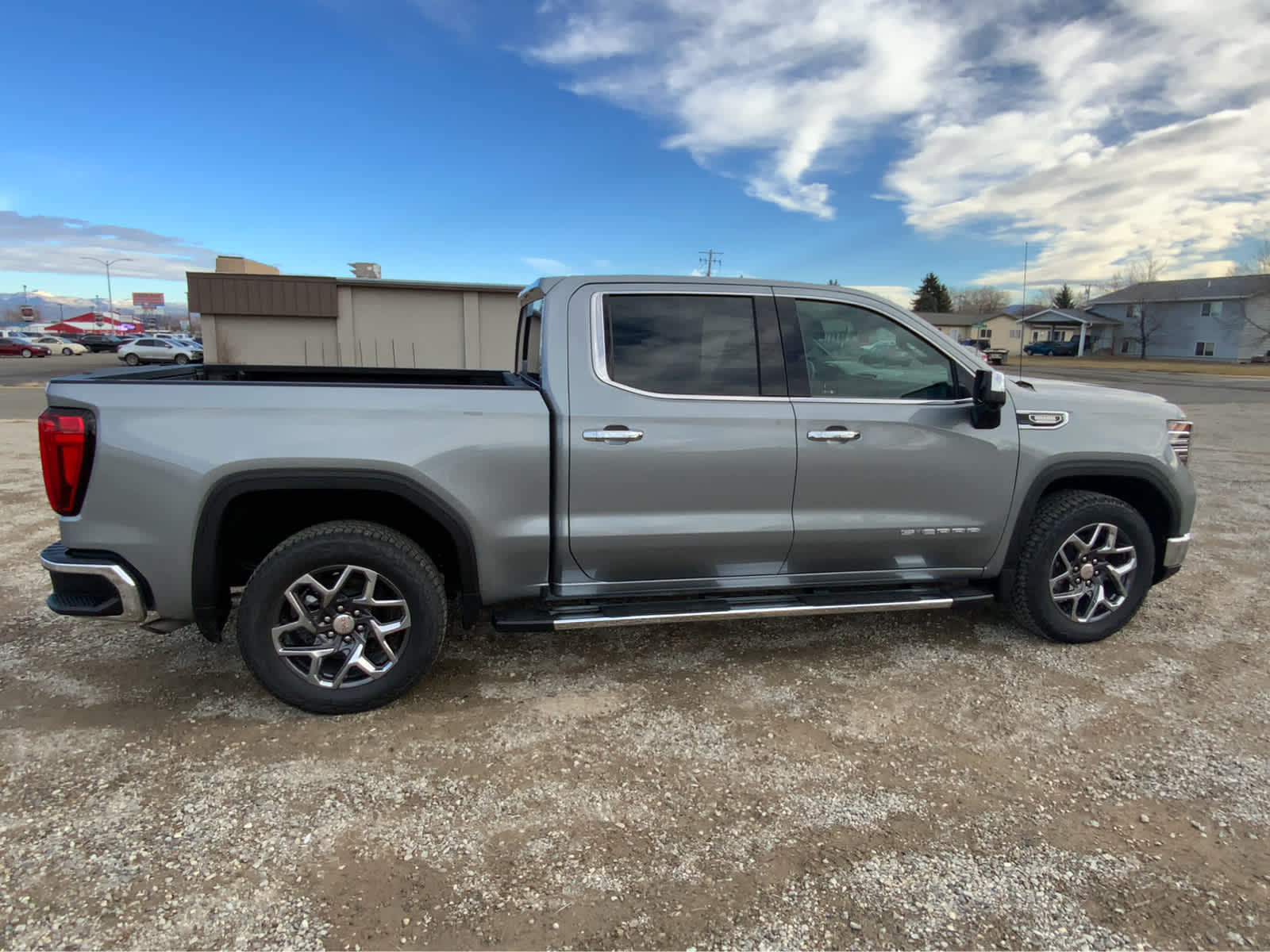 2025 GMC Sierra 1500 SLT 2WD Crew Cab 147 10