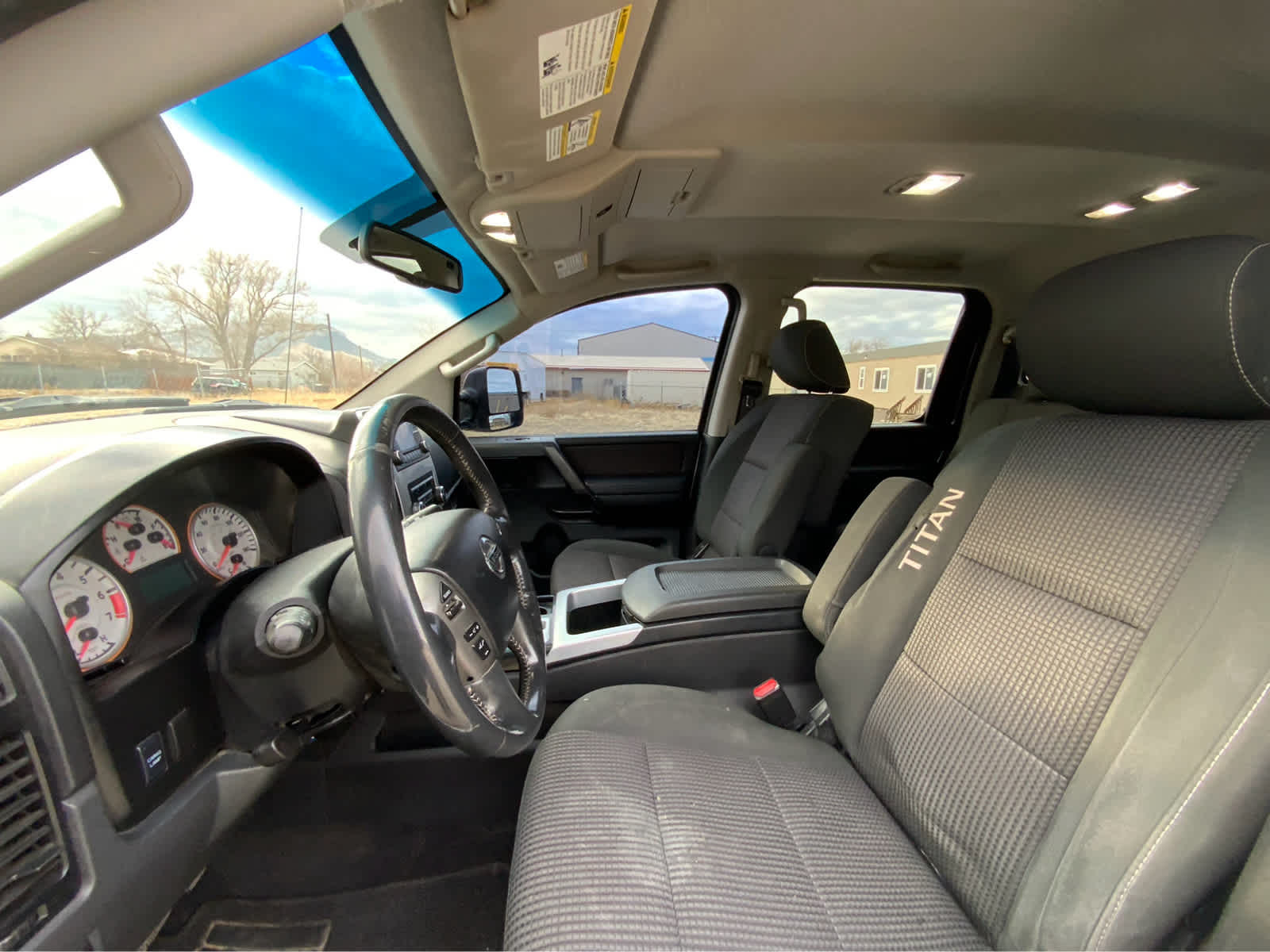 2014 Nissan Titan PRO-4X 4WD Crew Cab SWB 12