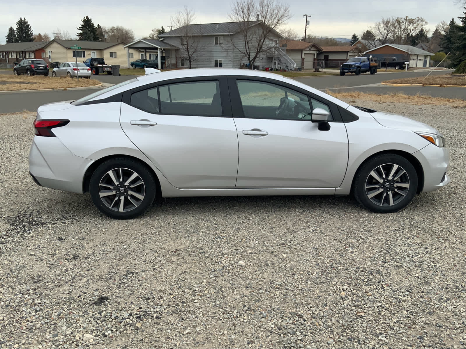 2021 Nissan Versa SV 6