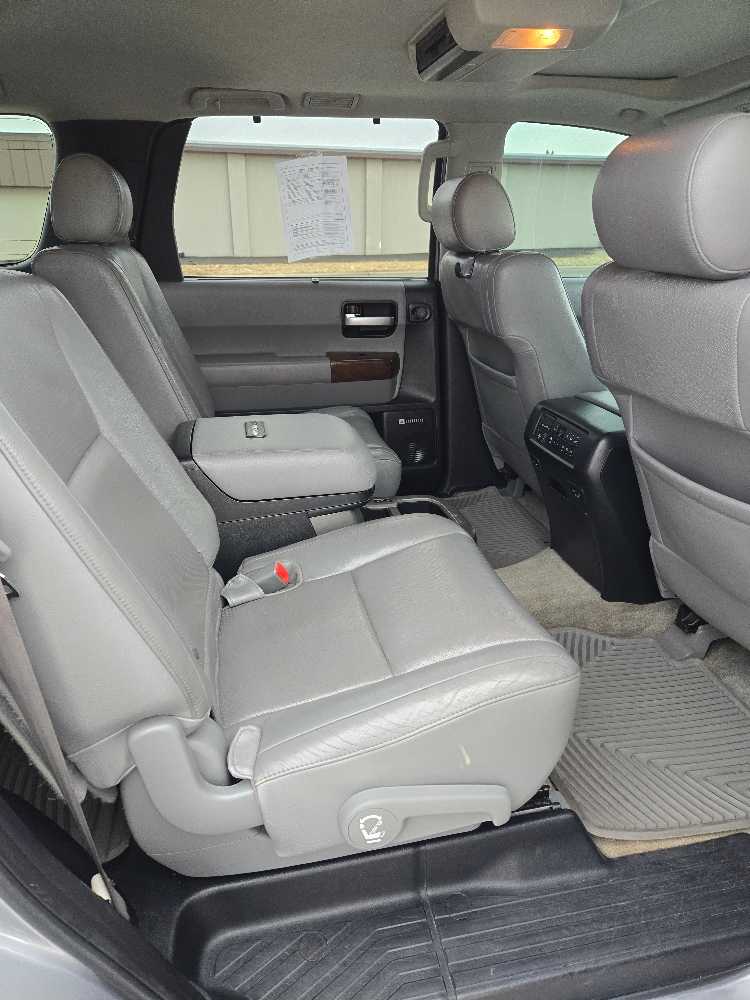 2010 Toyota Sequoia Platinum 17