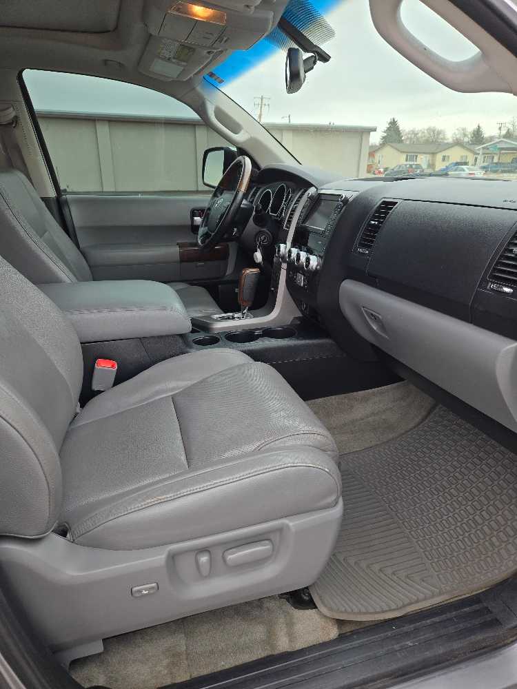 2010 Toyota Sequoia Platinum 18