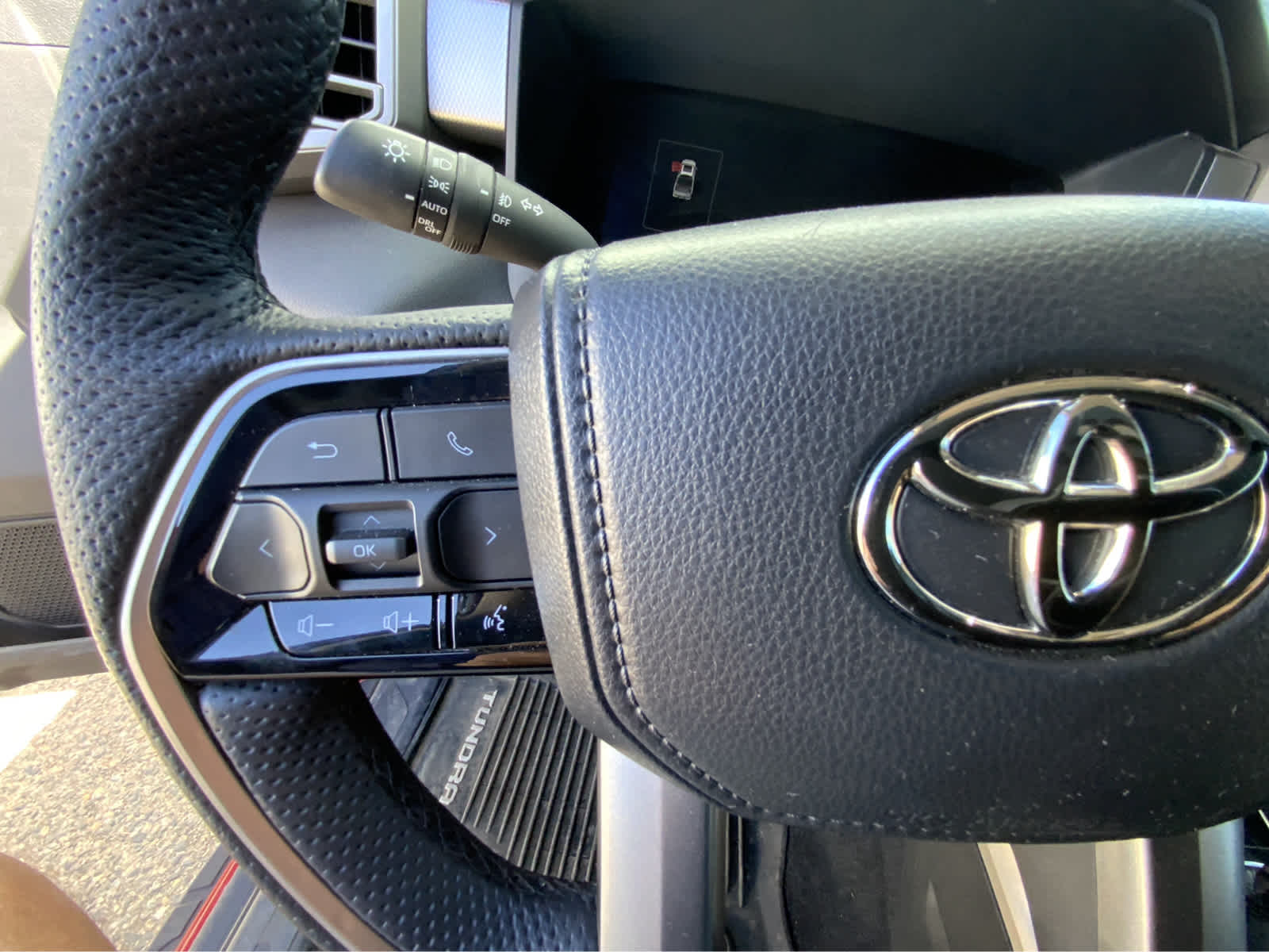 2022 Toyota Tundra Limited Hybrid CrewMax 6.5 Bed 19
