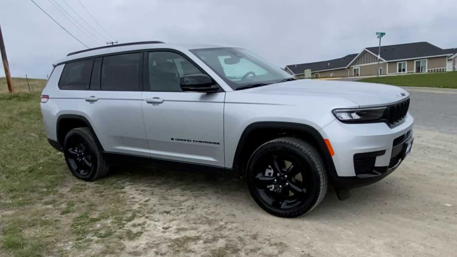 2024 Jeep Grand Cherokee L Laredo 2