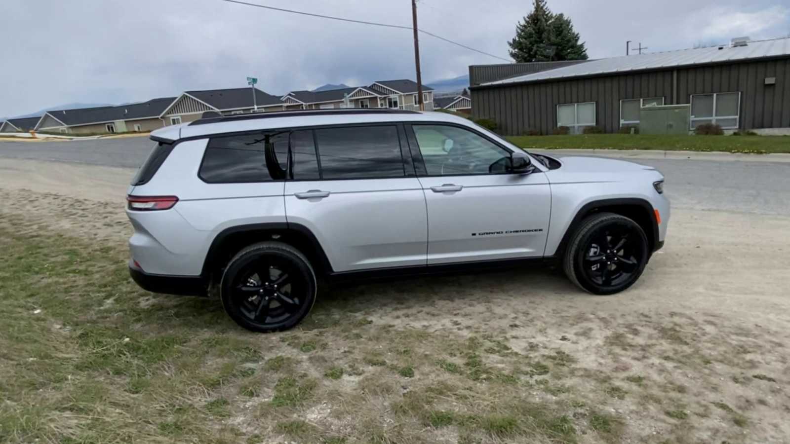 2024 Jeep Grand Cherokee L Laredo 9