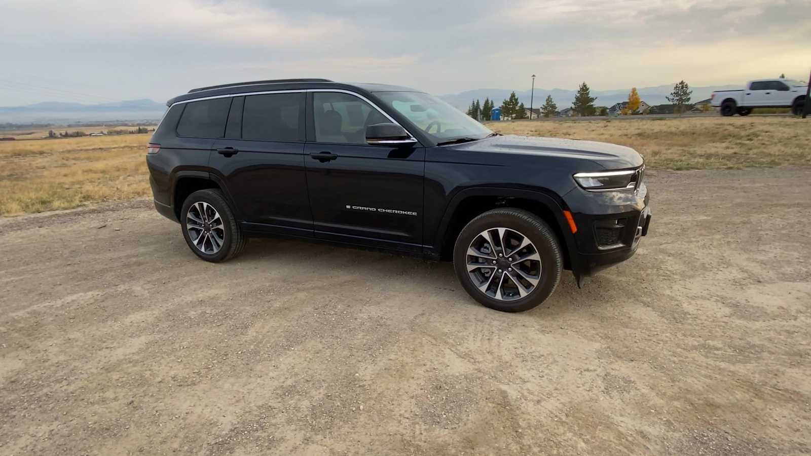 2024 Jeep Grand Cherokee L Overland 2