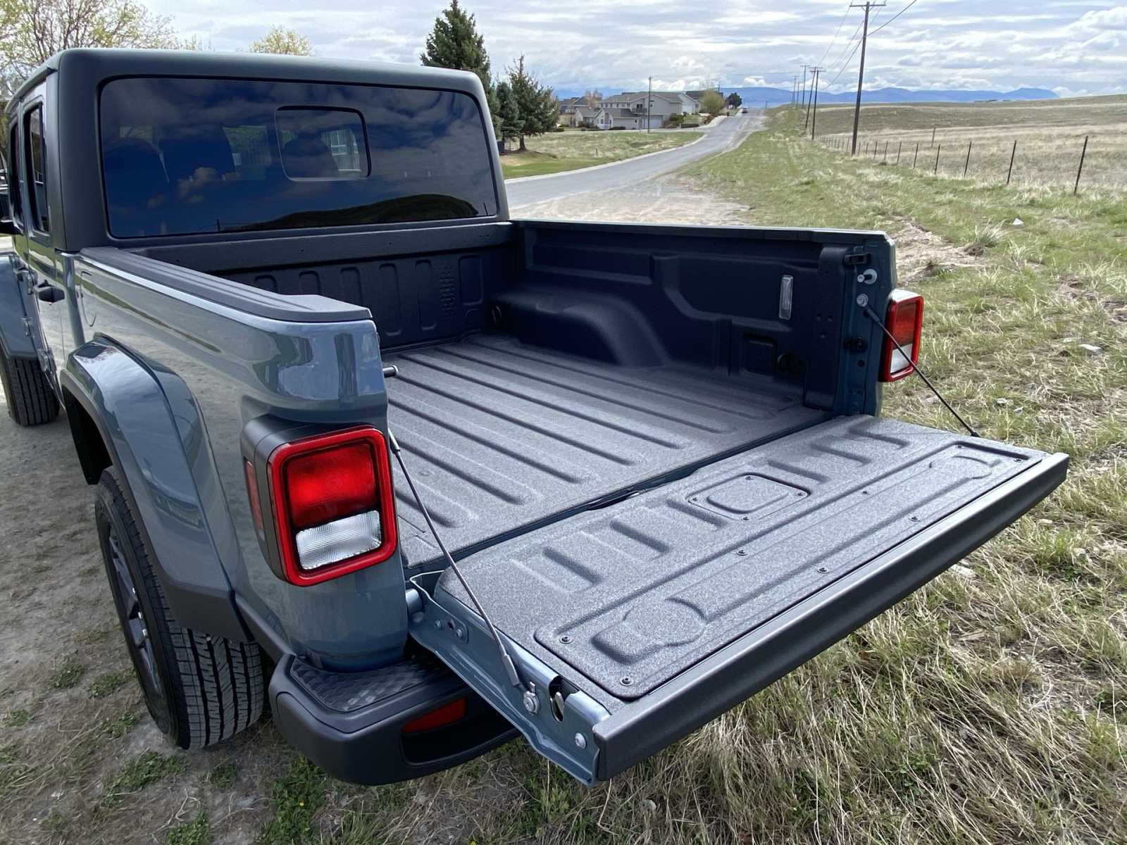 2024 Jeep Gladiator Sport S 4x4 17