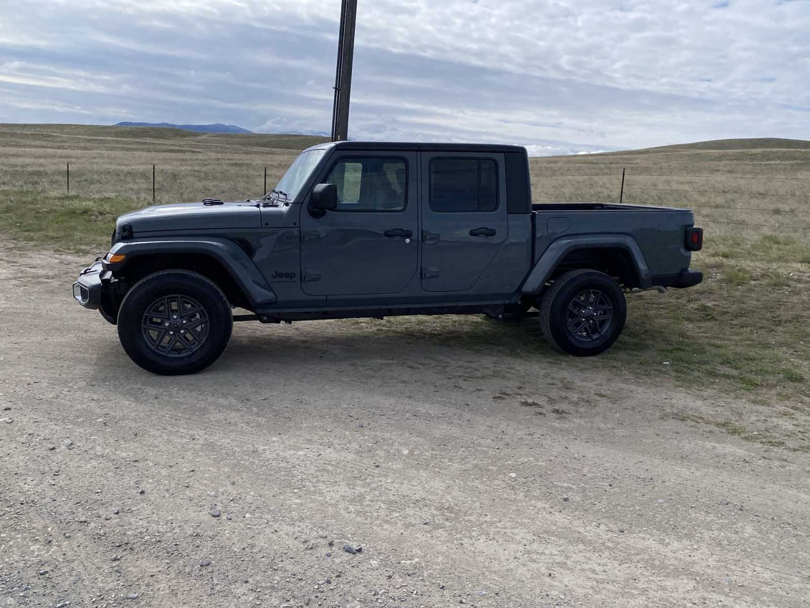 2024 Jeep Gladiator Sport S 4x4 10