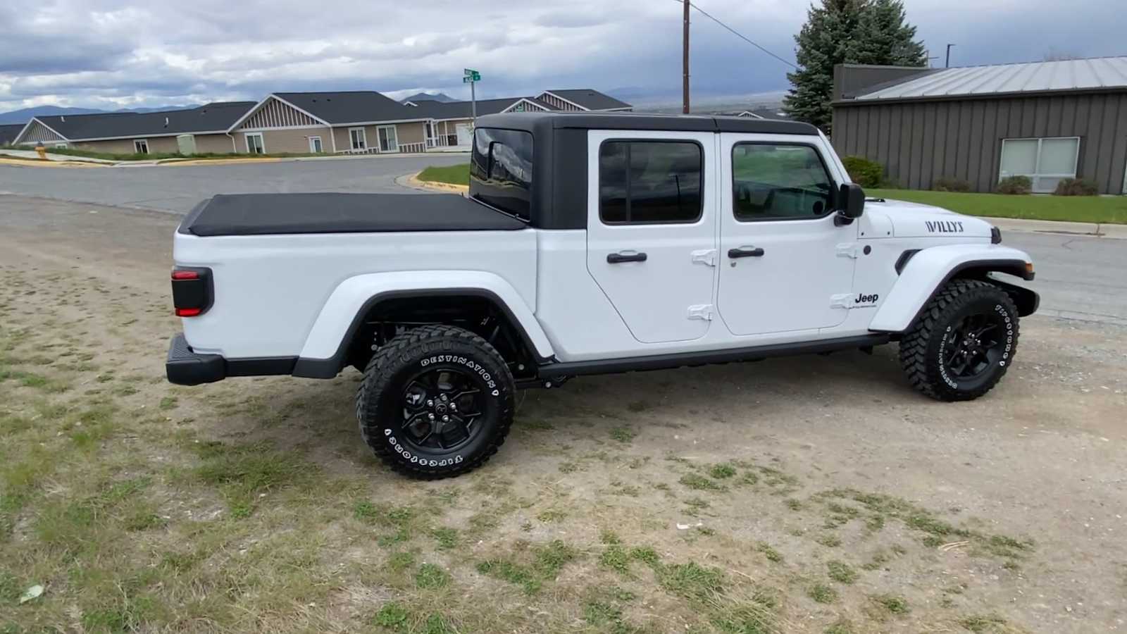 2024 Jeep Gladiator Willys 4x4 9