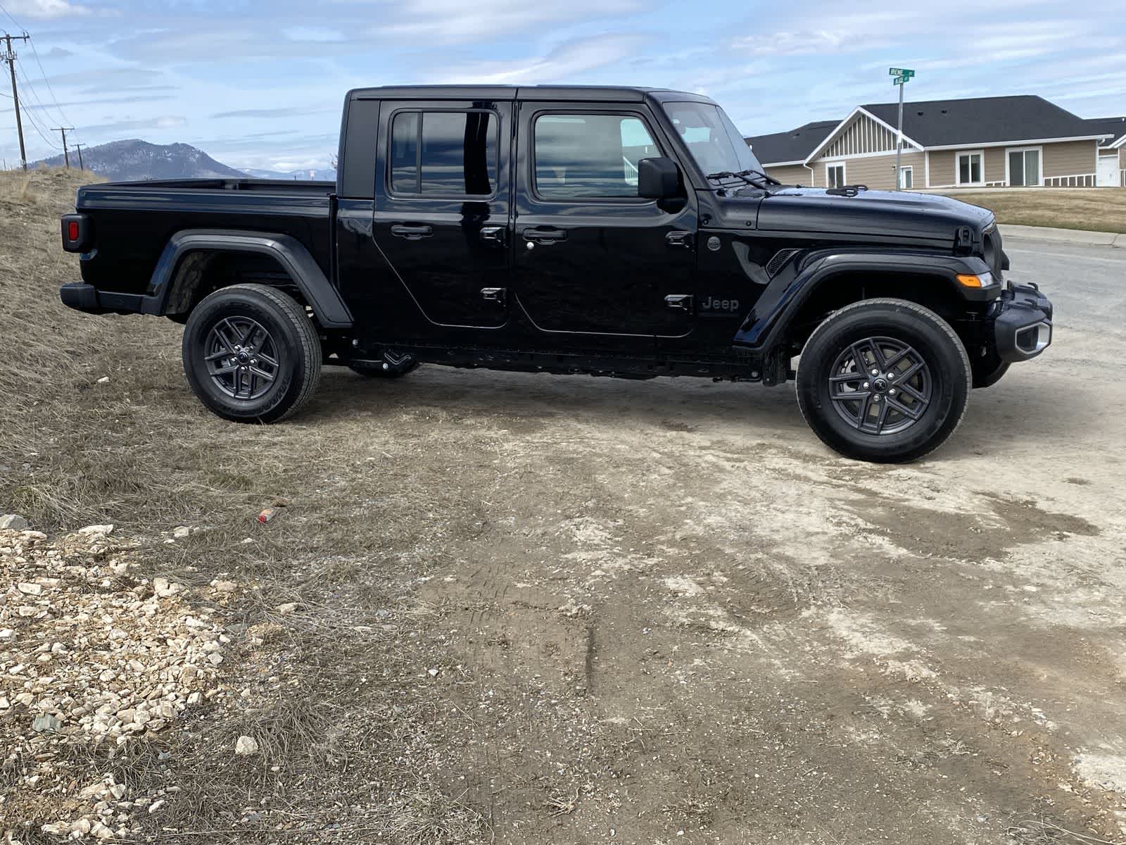 2024 Jeep Gladiator Sport S 4x4 13