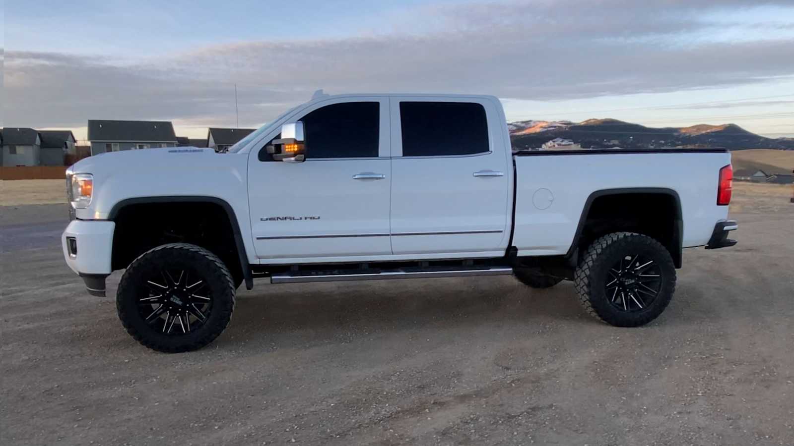 2018 GMC Sierra 2500HD Denali 4WD Crew Cab 153.7 5